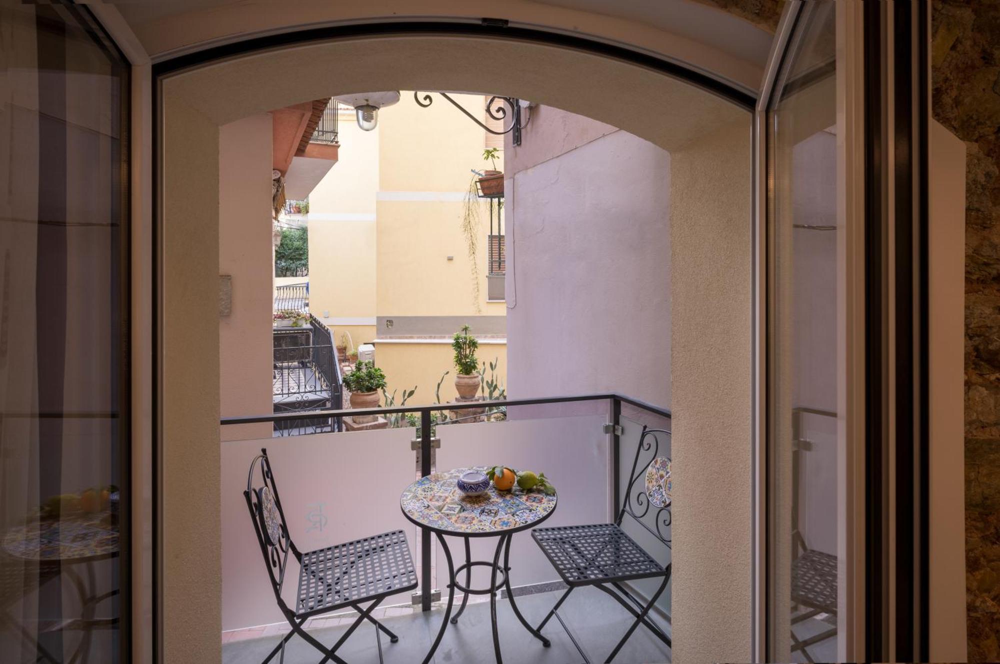 Taormina Charming Rooms エクステリア 写真
