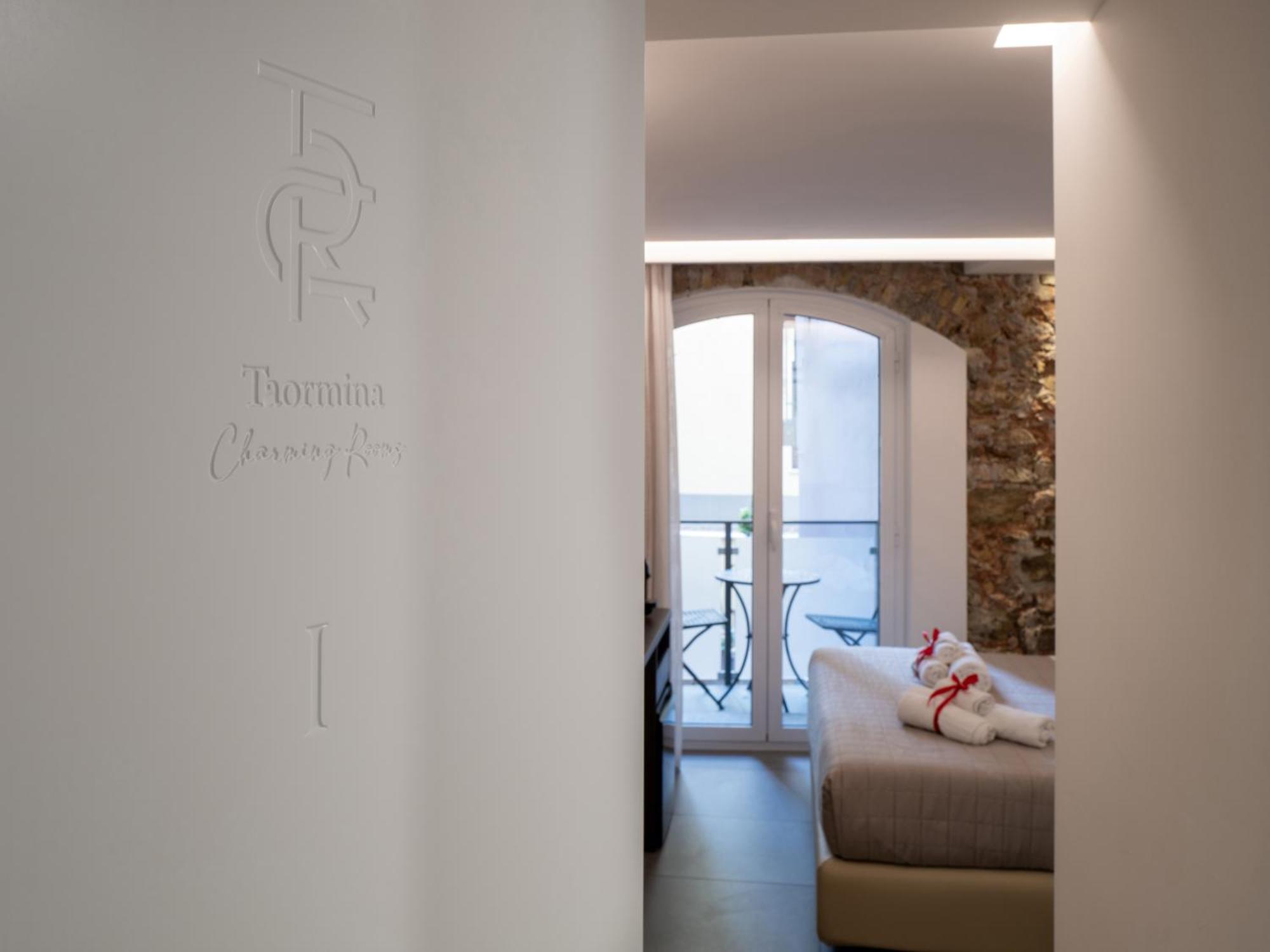 Taormina Charming Rooms エクステリア 写真